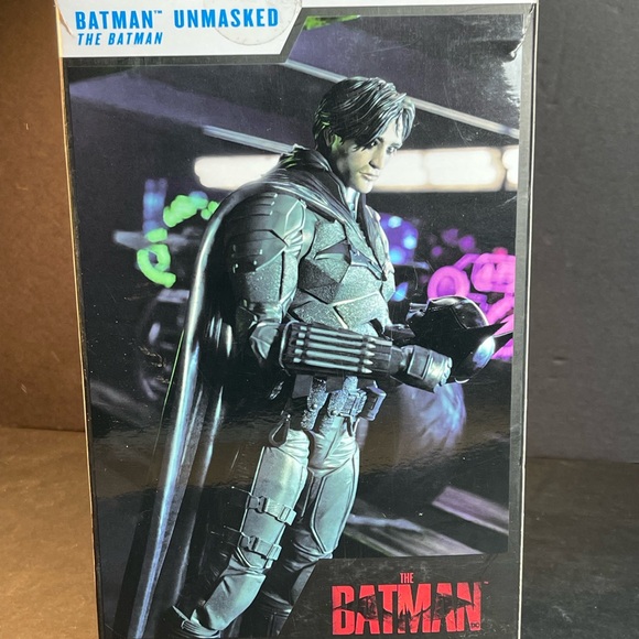 DC Multiverse The Batman (Movie) - Batman Unmasked 7" Action Figure - Picture 2 of 3